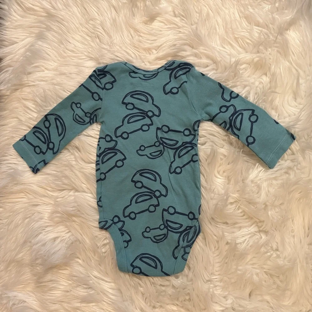 Carter’s Baby Boy Blue Car Print Long‎ Sleeve Bodysuit Size 6 Months